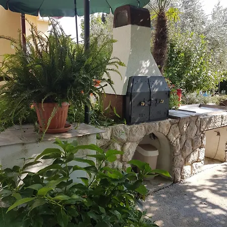 Lovro דירה
