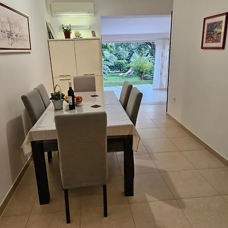 Lovro Apartament Kostrena
